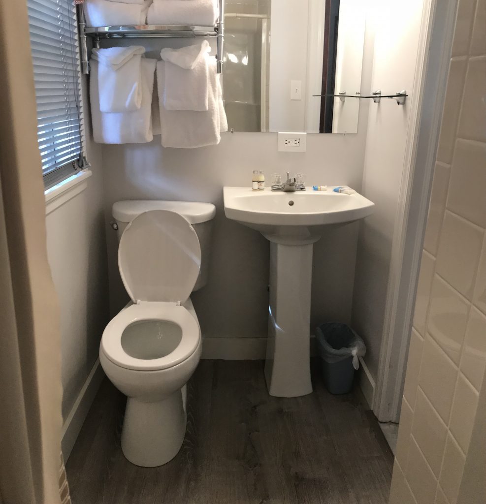 Standard bathroom king room