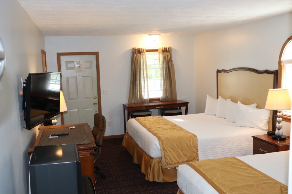 Deluxe king & queen room