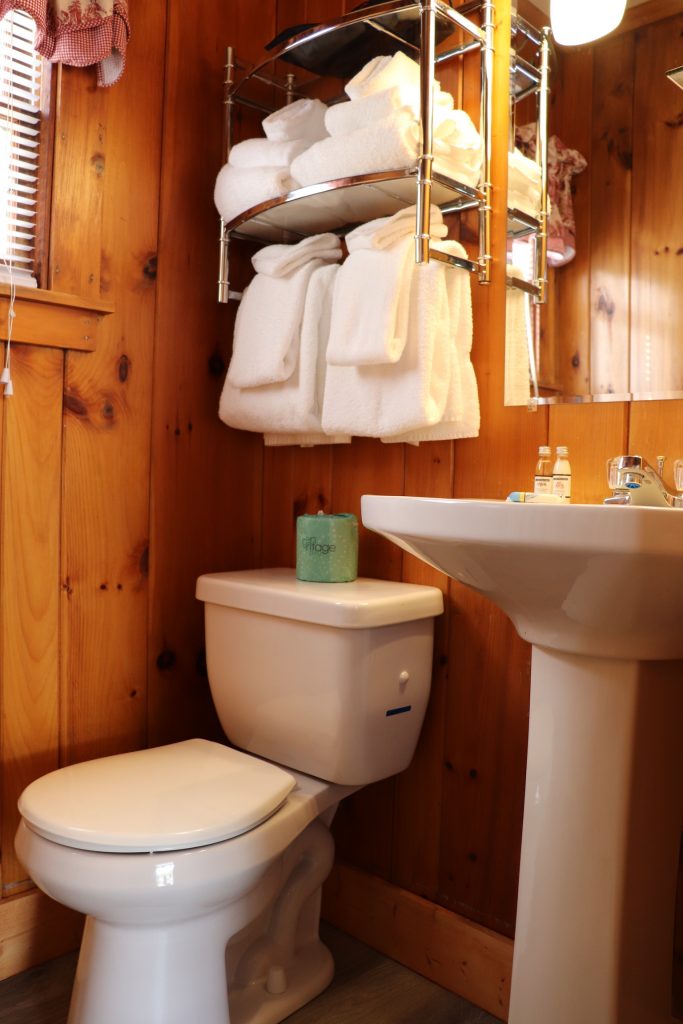 Double beds cottage bathroom